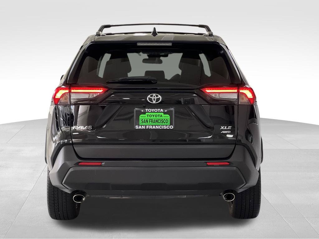 Used 2022 Toyota RAV4 XLE Premium AWD/4WD image 4