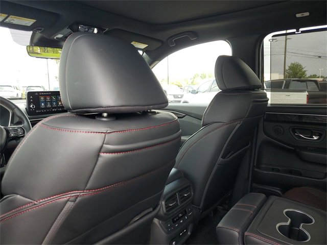 Certified 2025 Honda Pilot Black Edition image 36