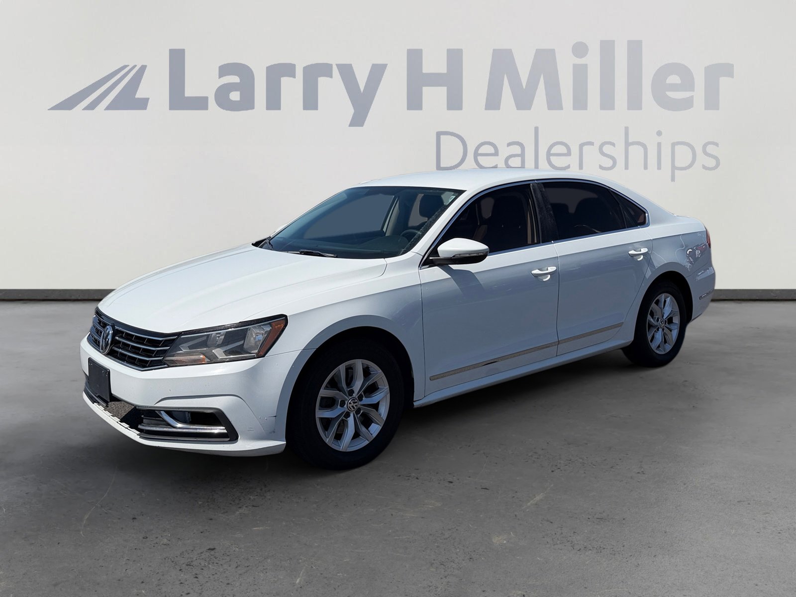 Used 2016 Volkswagen Passat 1.8T S FWD image 1