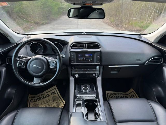 Used 2018 Jaguar F-PACE Premium image 21