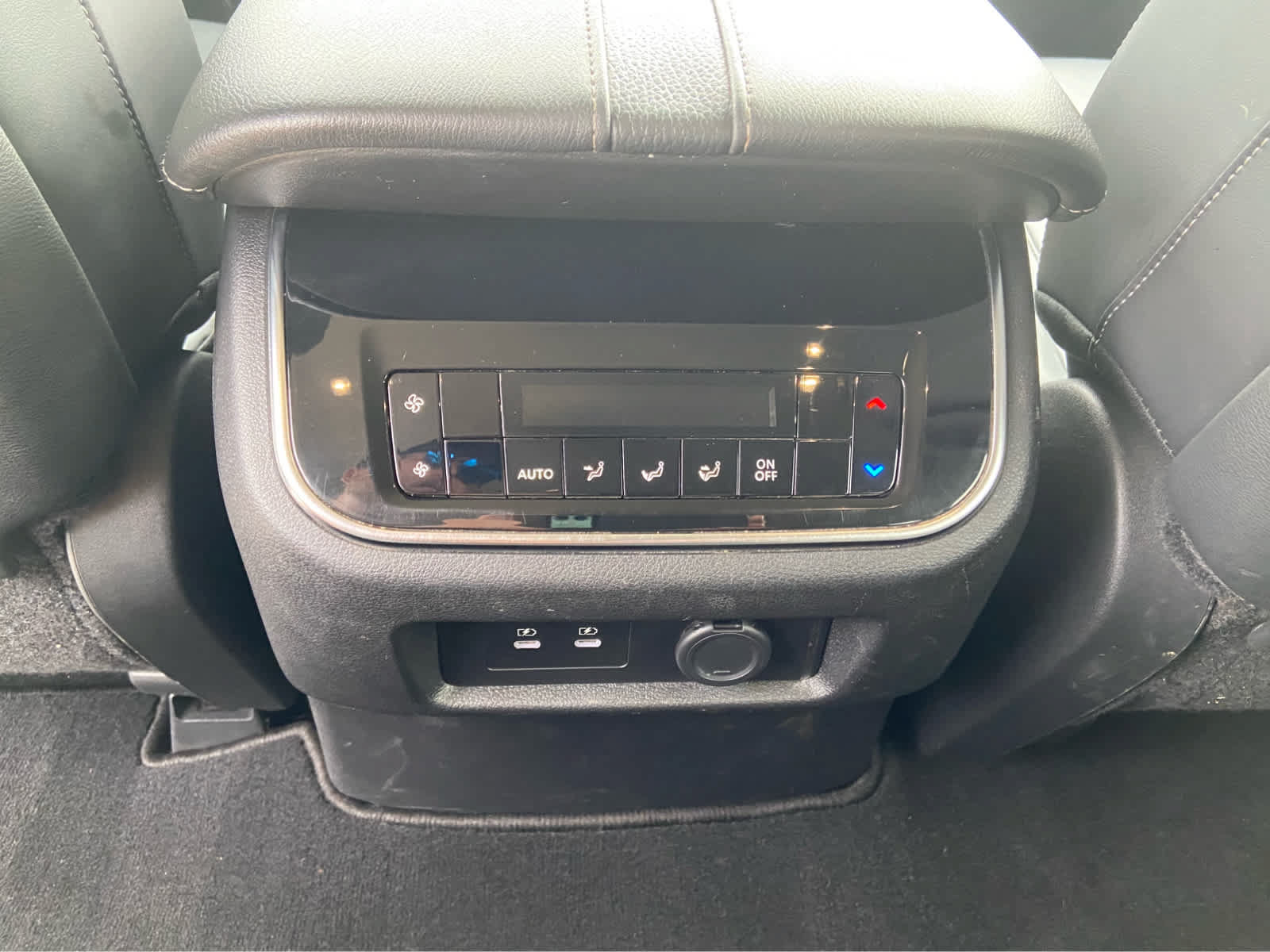 Used 2025 Nissan Armada SV AWD/4WD image 18