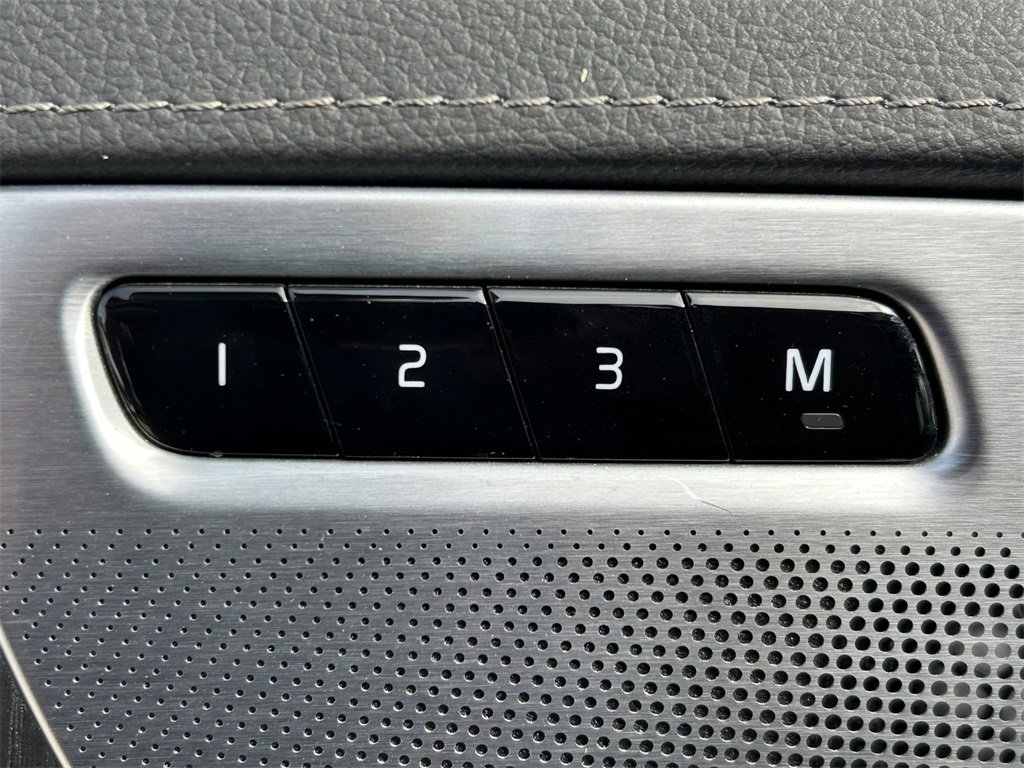 Used 2024 Volvo XC90 B6 Ultimate w/ Lounge Package image 30