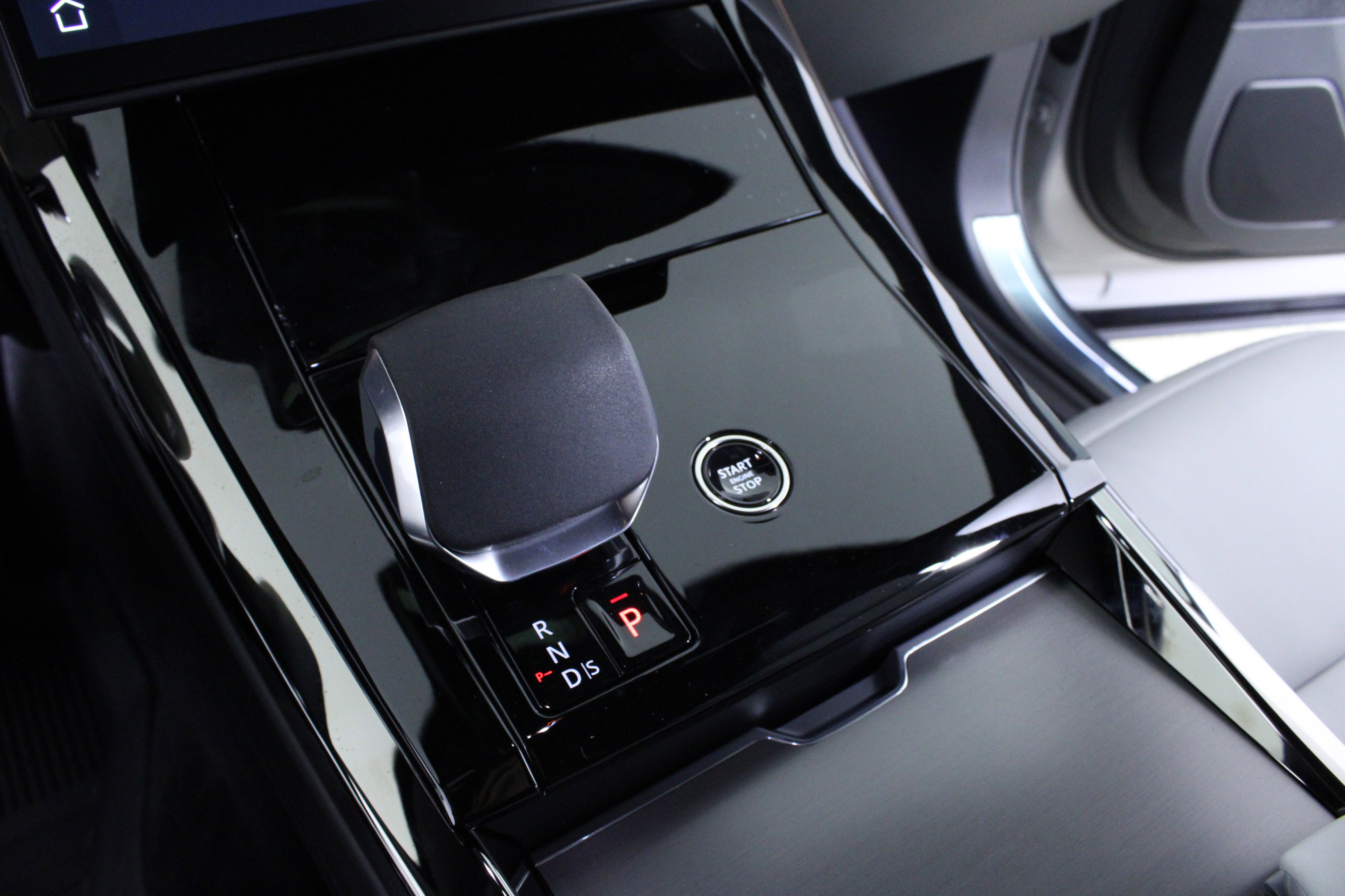 New 2026 Land Rover Range Rover Sport SE image 22