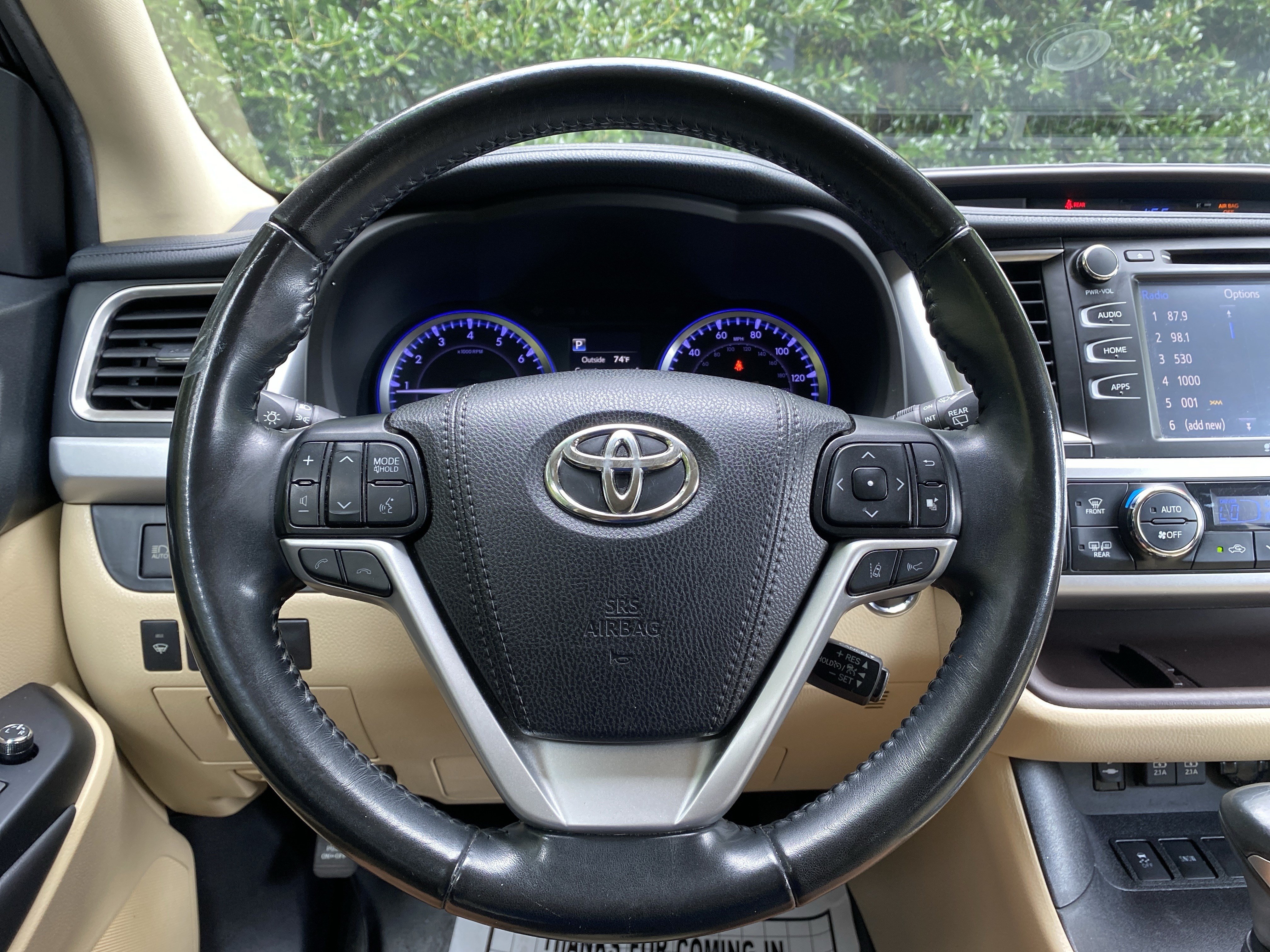 Used 2019 Toyota Highlander XLE FWD image 18