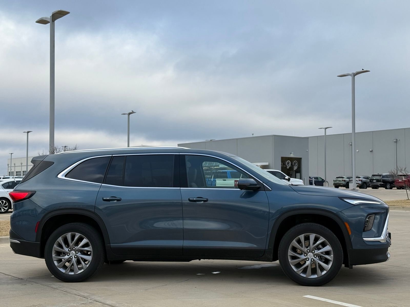 Certified 2025 Buick Enclave Preferred image 9