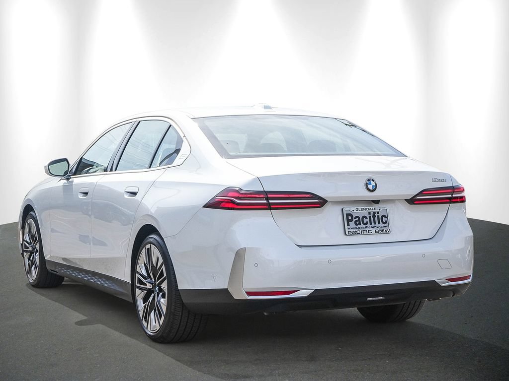 Used 2026 BMW 530i RWD image 4