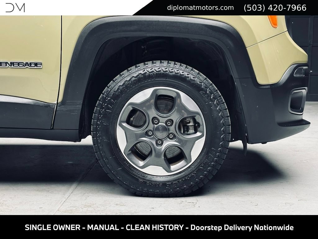 Used 2015 Jeep Renegade Latitude w/ Cold Weather Group II AWD/4WD image 43
