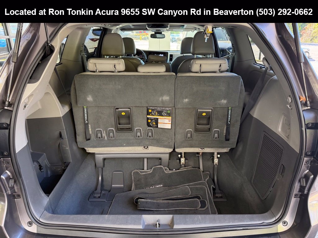 Used 2019 Toyota Sienna XLE w/ XLE Navigation Package FWD image 10