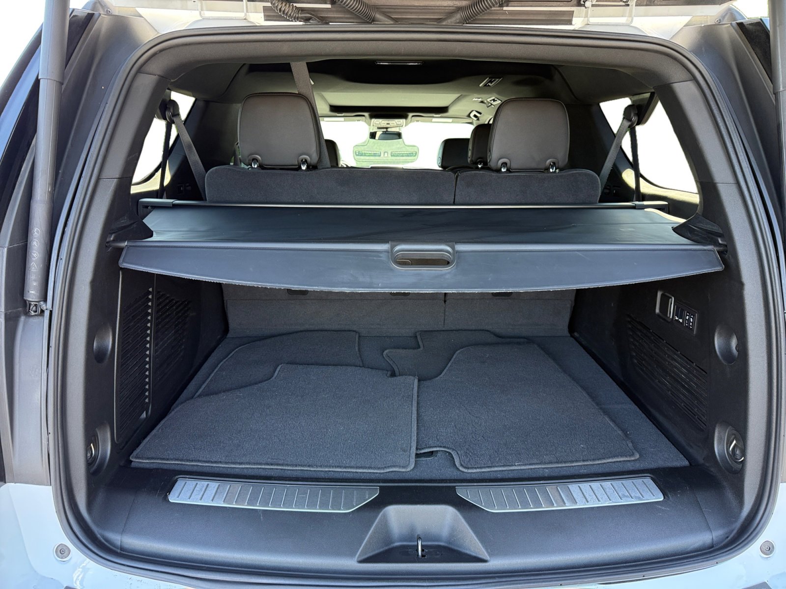 Used 2024 Chevrolet Suburban RST w/ Luxury Package image 17