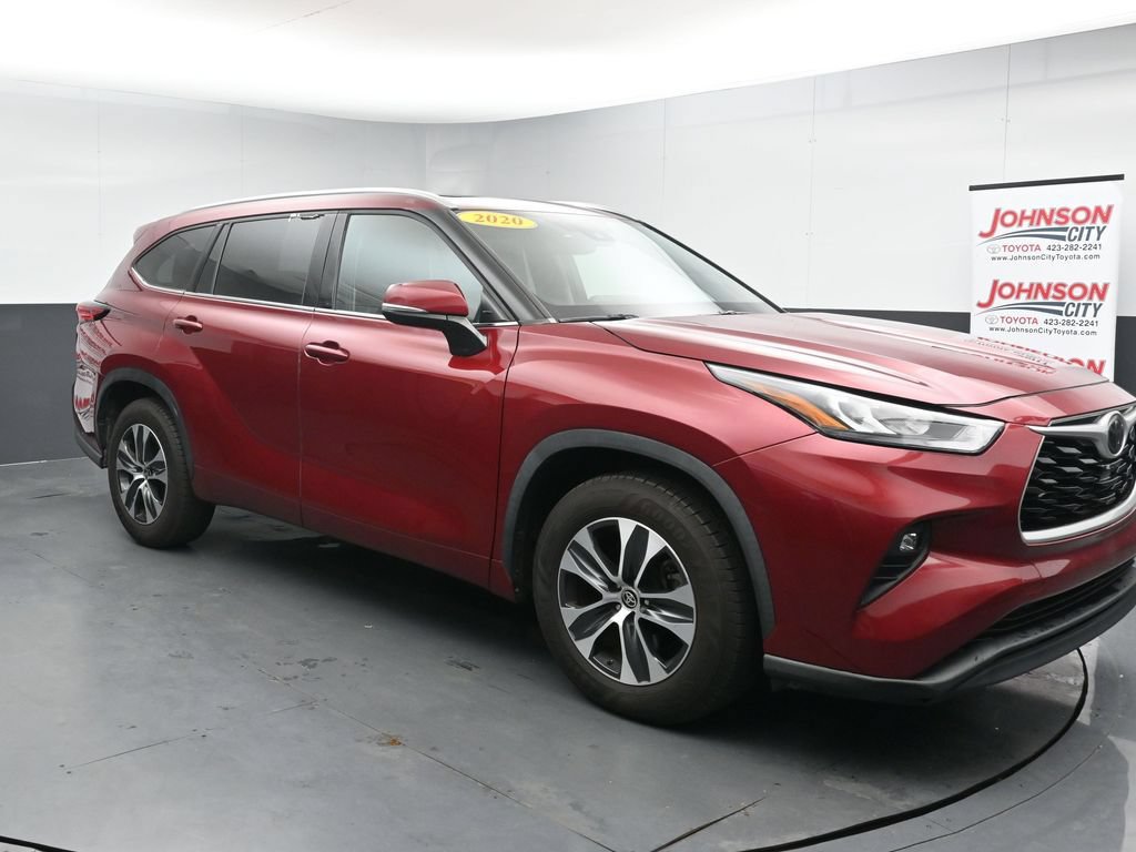 Used 2020 Toyota Highlander XLE FWD image 2