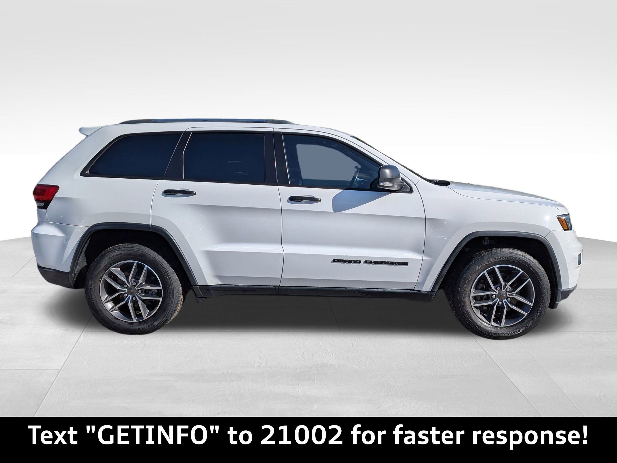 Used 2019 Jeep Grand Cherokee Limited w/ Luxury Group II image 2