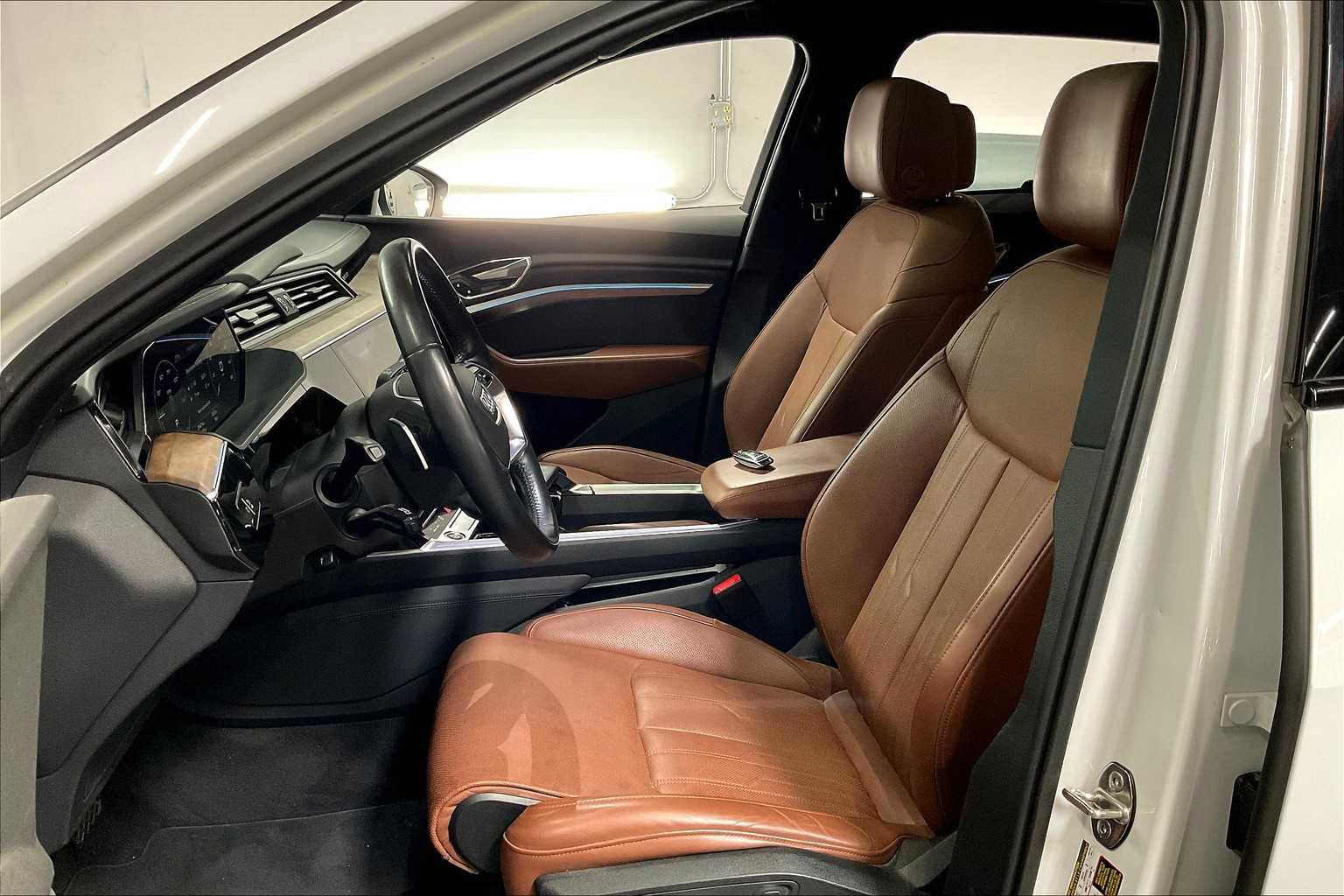 Certified 2021 Audi e-tron Prestige w/ Prestige Package image 27