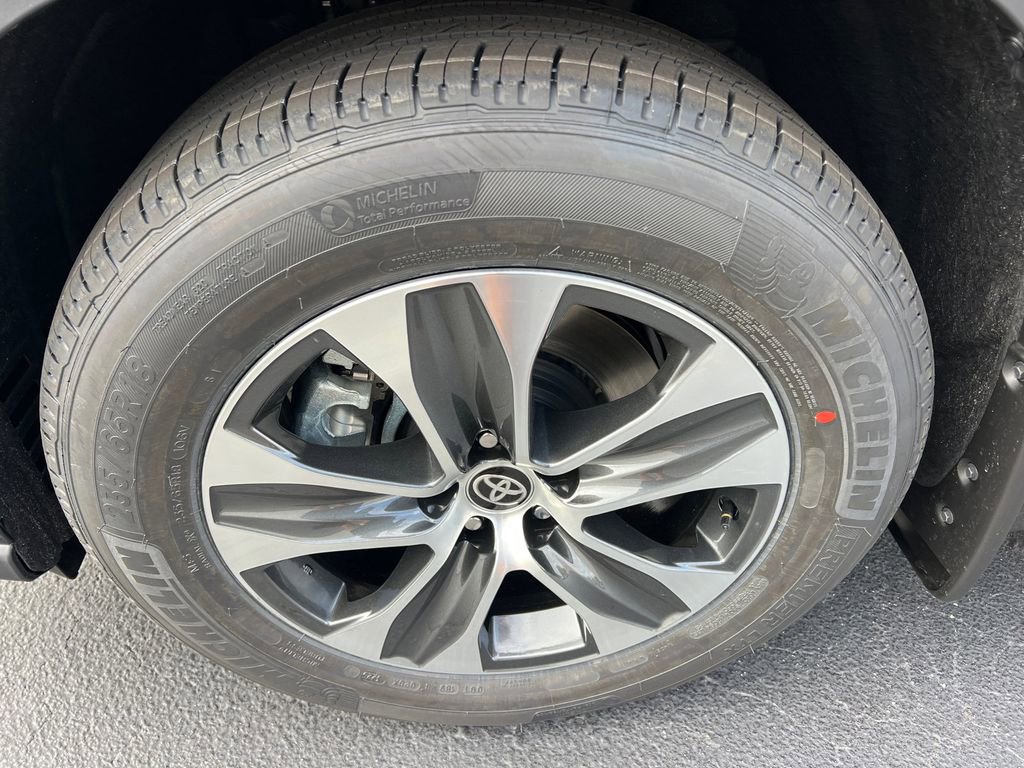 New 2025 Toyota Highlander XLE image 11