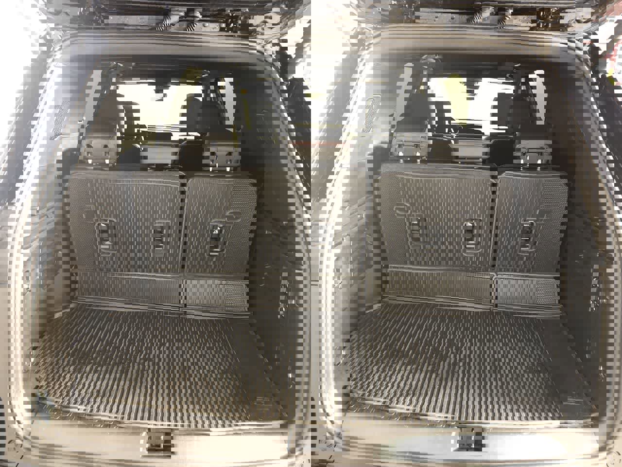 Used 2024 Chevrolet Traverse RS image 25