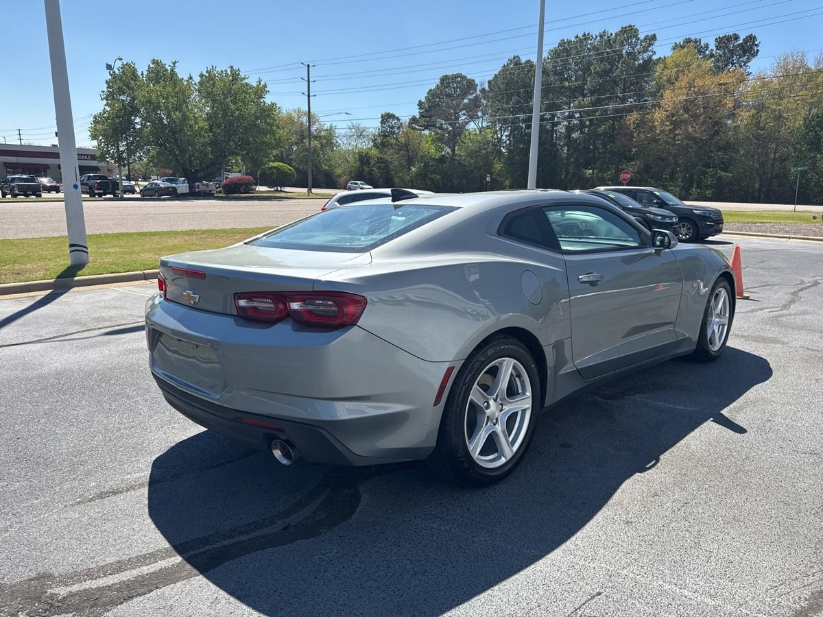 Used 2023 Chevrolet Camaro LT RWD image 7