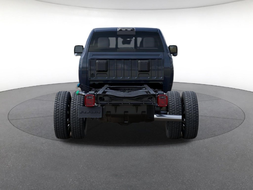 New 2026 RAM 4500 4x4 Crew Cab DRW image 8