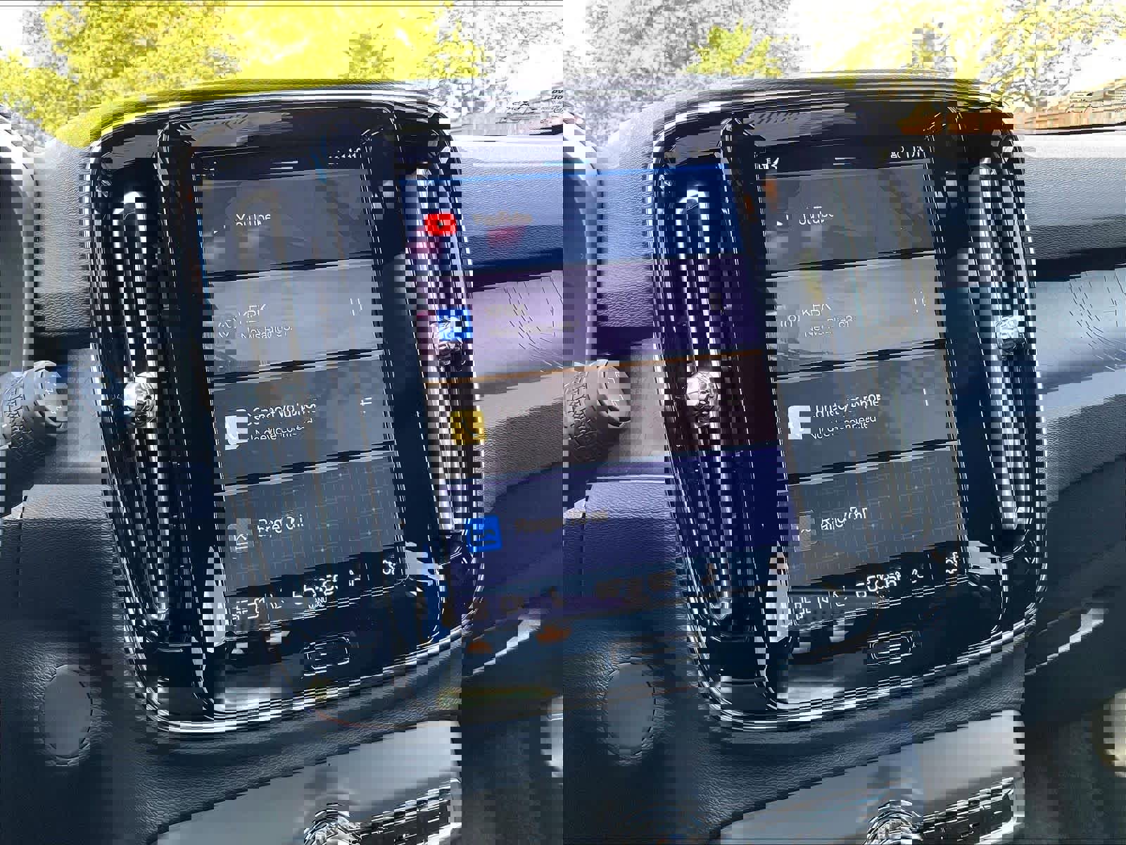 Used 2023 Volvo XC40 Recharge Plus w/ Protection Package Premier image 39