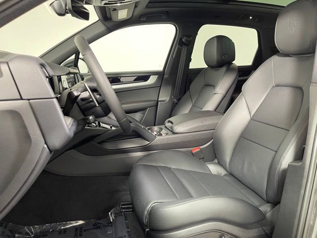 Used 2025 Porsche Cayenne image 5