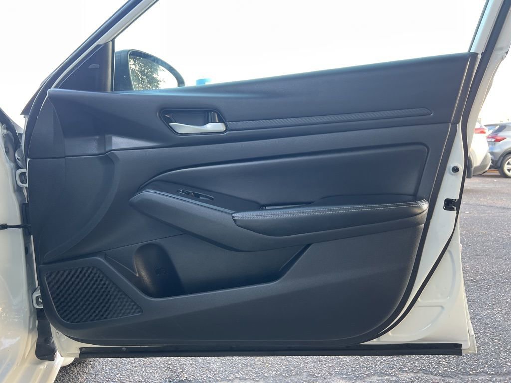 Used 2024 Nissan Altima 2.5 SV image 11
