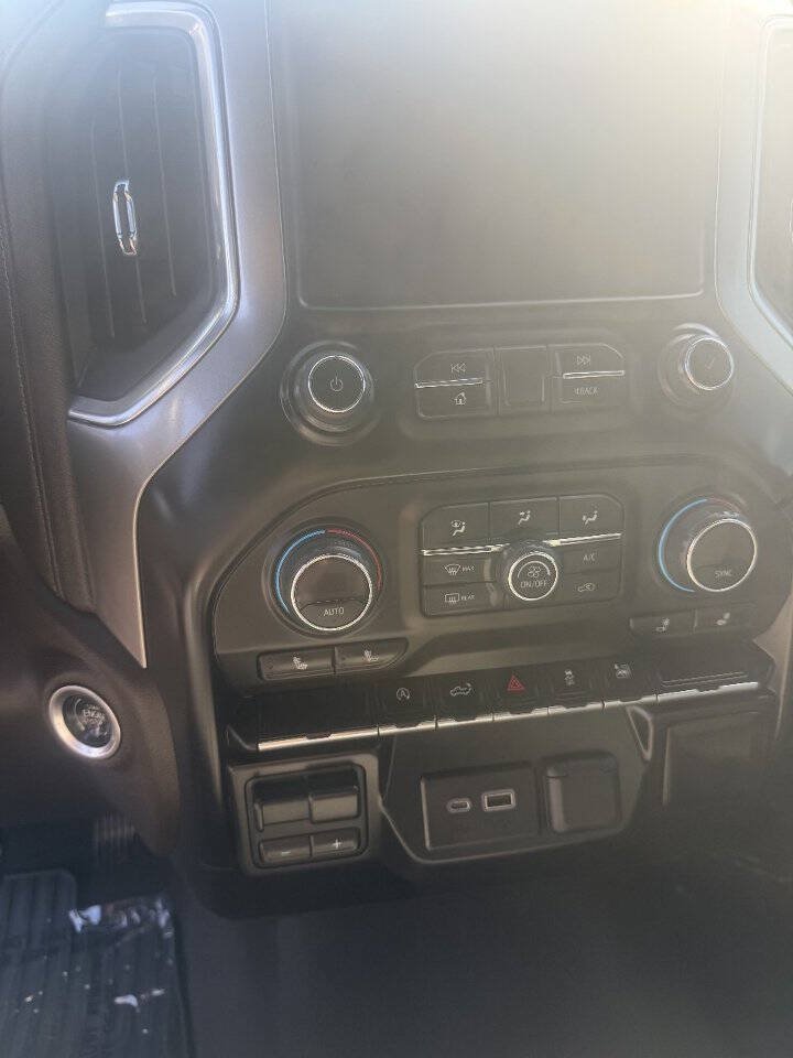 Used 2019 Chevrolet Silverado 1500 LT w/ Convenience Package AWD/4WD image 9