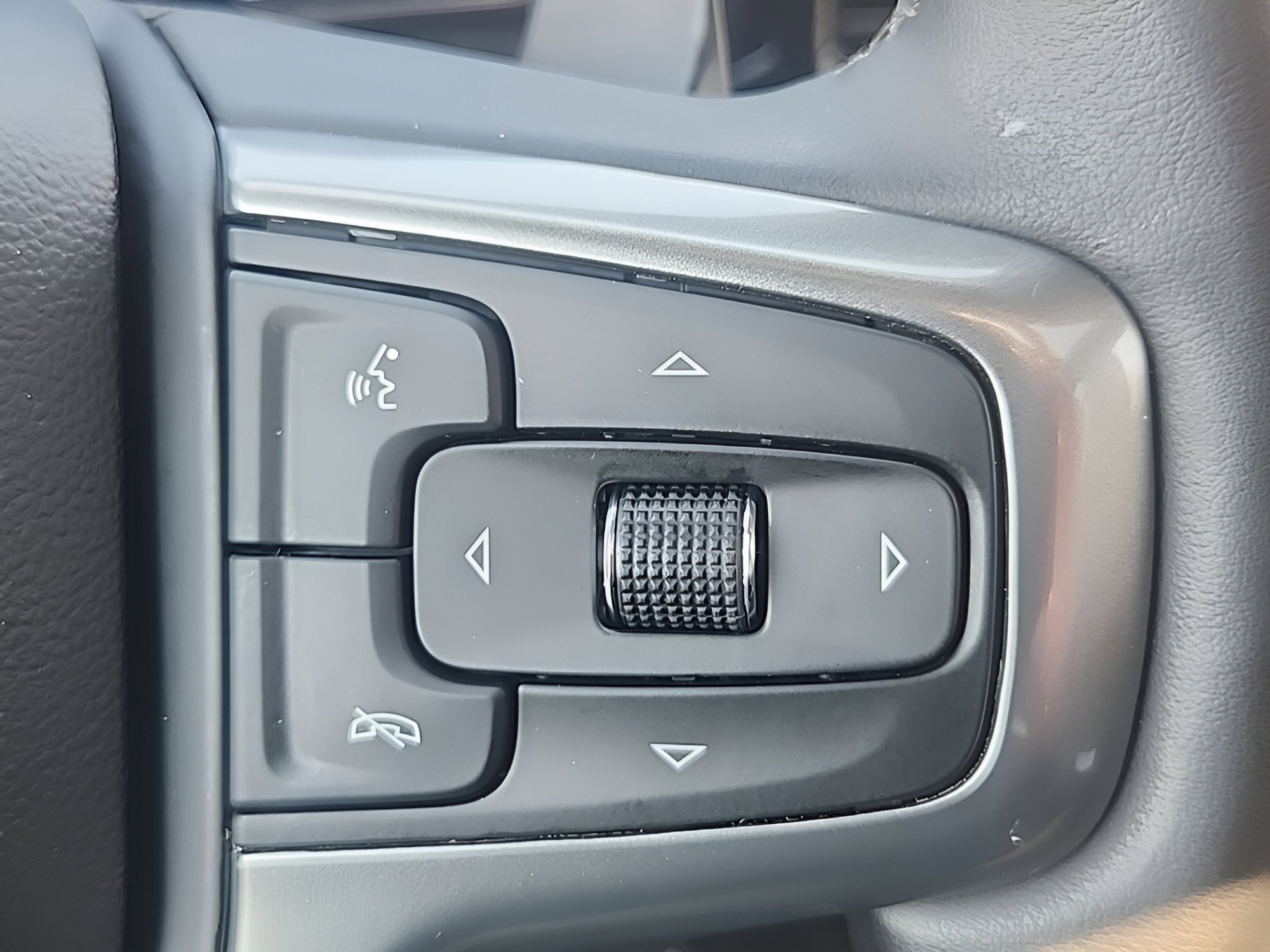 Used 2024 Chevrolet Silverado 1500 LTZ AWD/4WD image 21
