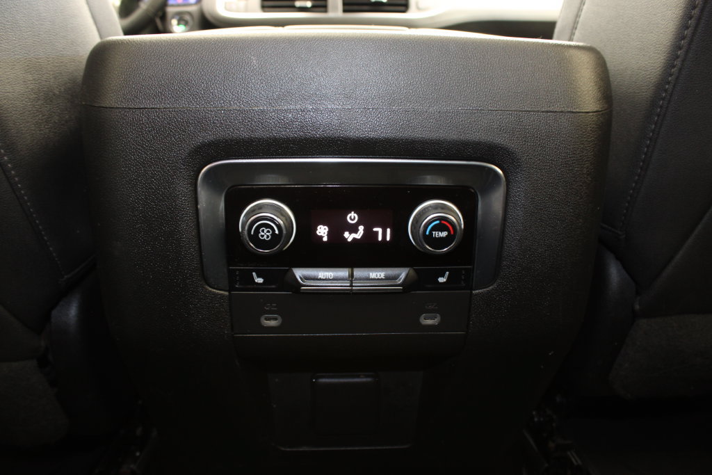 Used 2023 Chevrolet Suburban Z71 w/ Luxury Package AWD/4WD image 12