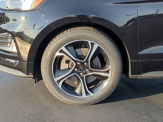 Used 2022 Ford Edge ST image 11