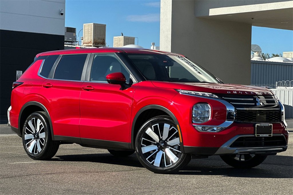 New 2025 Mitsubishi Outlander SE image 3