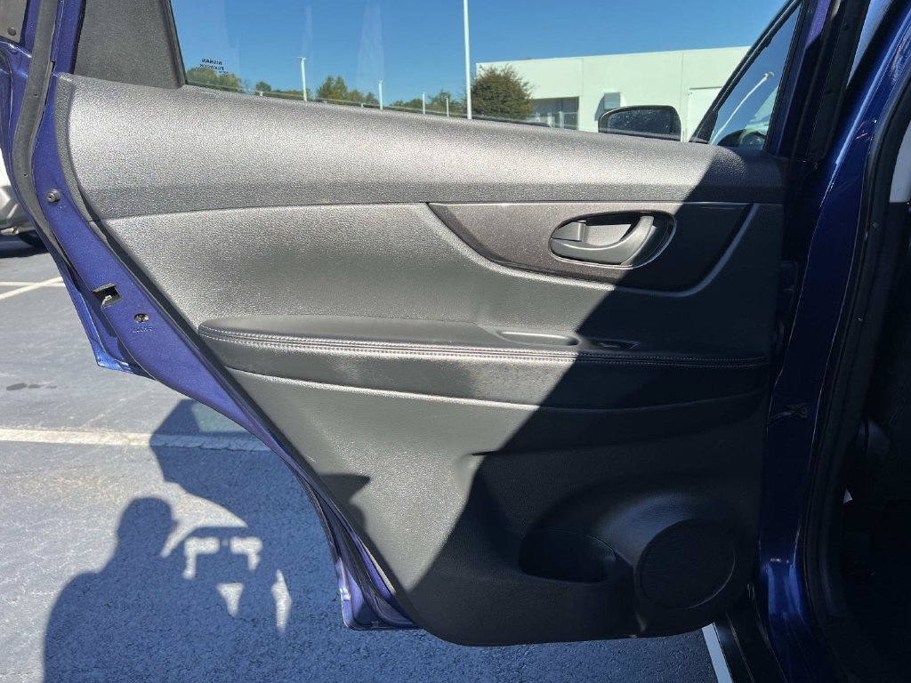 Used 2019 Nissan Rogue S FWD image 11