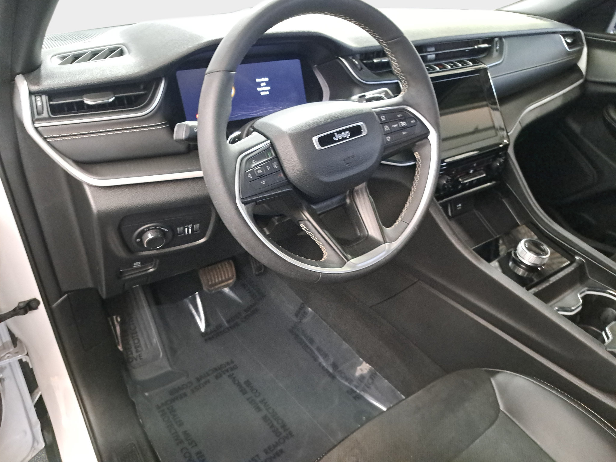 Certified 2024 Jeep Grand Cherokee Altitude AWD/4WD image 16