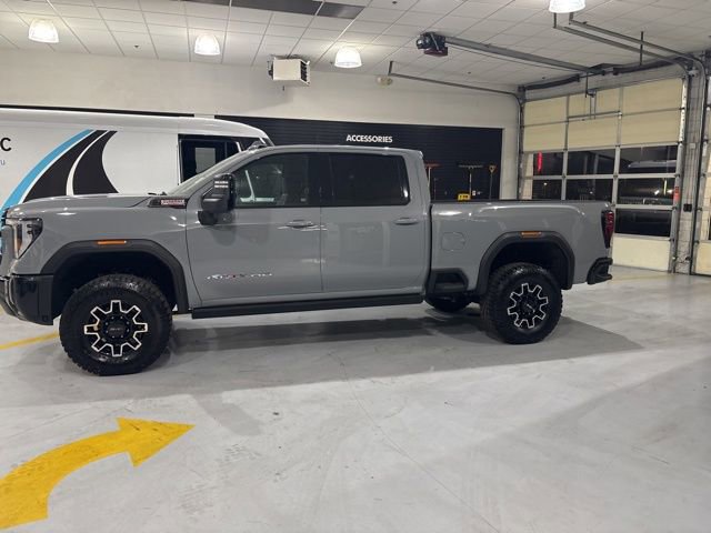 Used 2025 GMC Sierra 2500 AT4X image 5