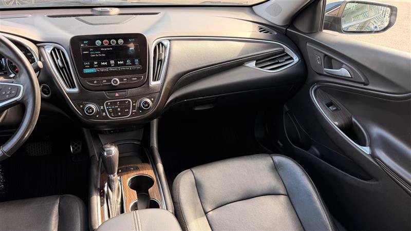 Used 2018 Chevrolet Malibu Premier w/ Premier Sun and Wheel Package FWD image 18