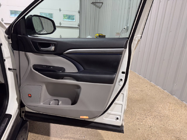 Used 2018 Toyota Highlander Limited Platinum AWD/4WD image 24