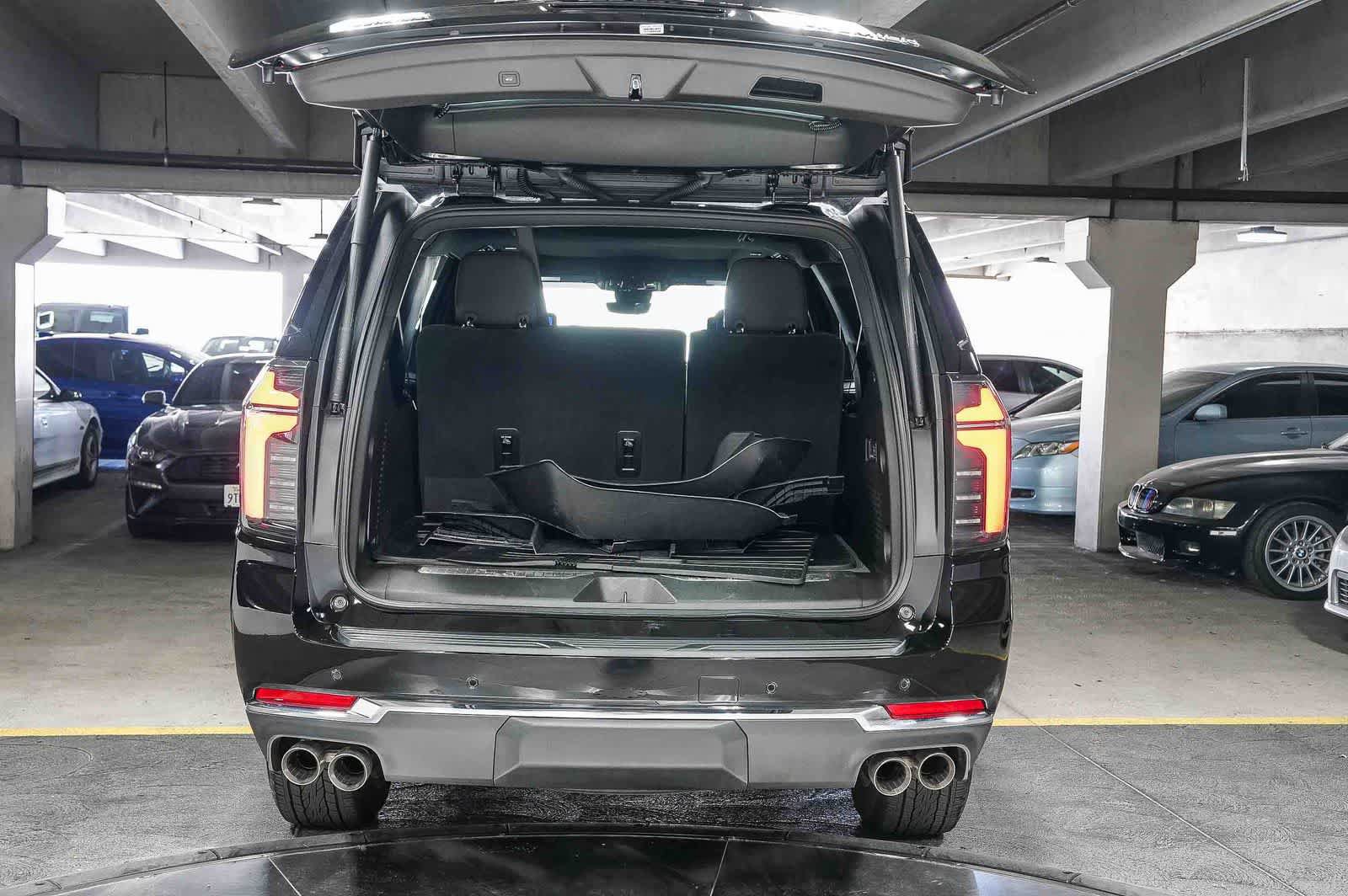 Used 2025 Chevrolet Suburban Premier RWD image 27