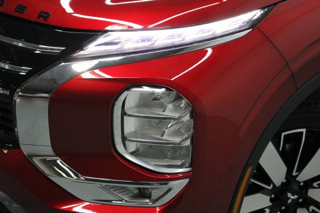 New 2026 Mitsubishi Outlander SEL image 2