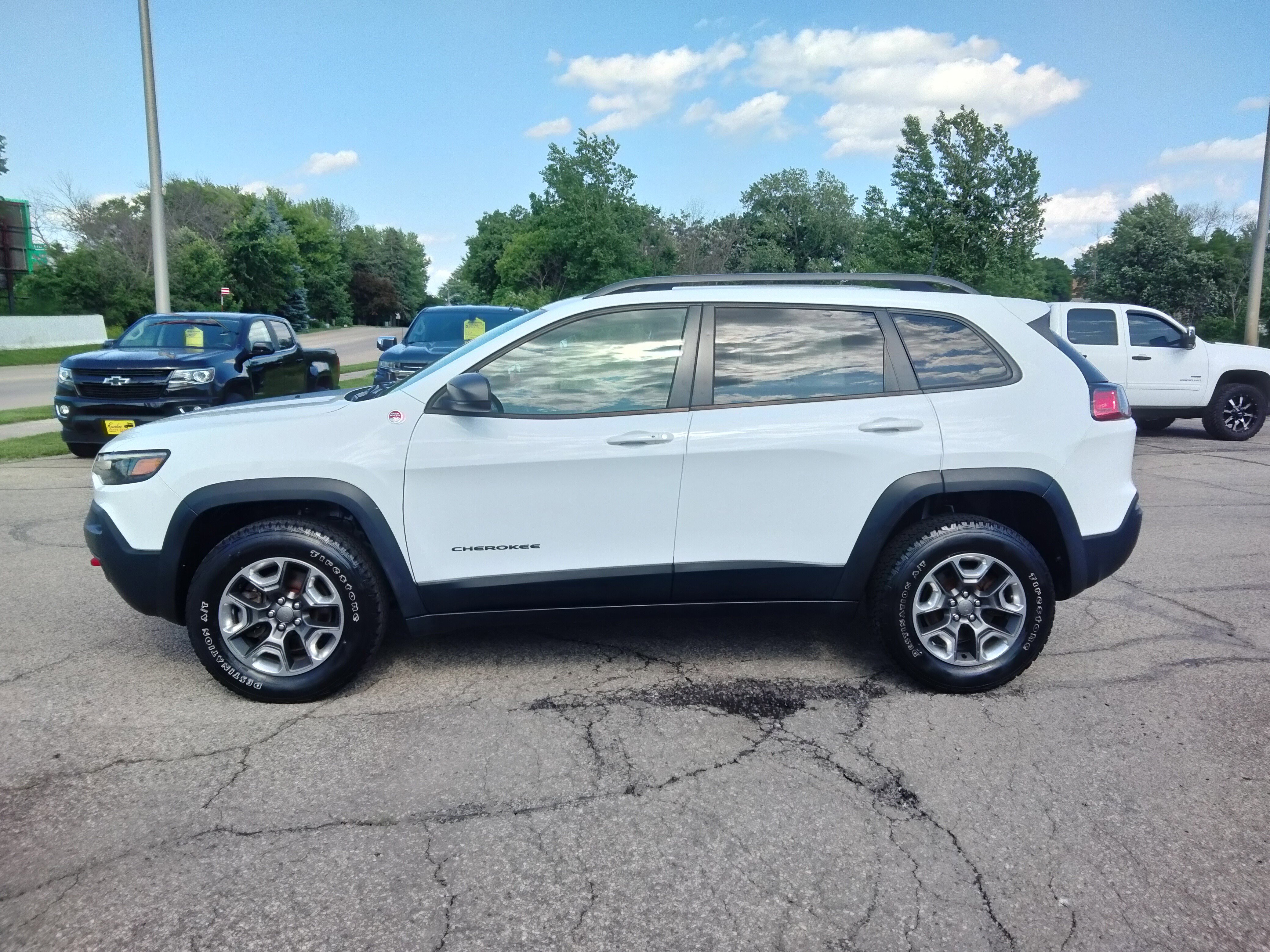 Used 2019 Jeep Cherokee Trailhawk w/ Cold Weather Group image 5
