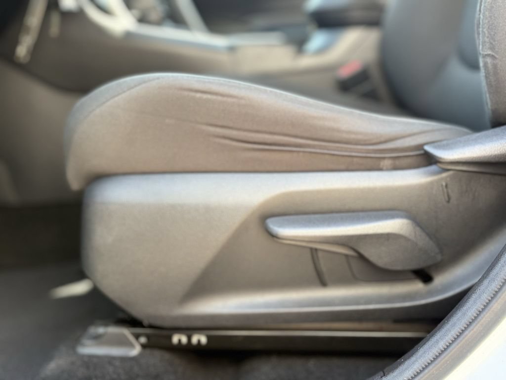 Used 2020 Toyota RAV4 LE FWD image 13