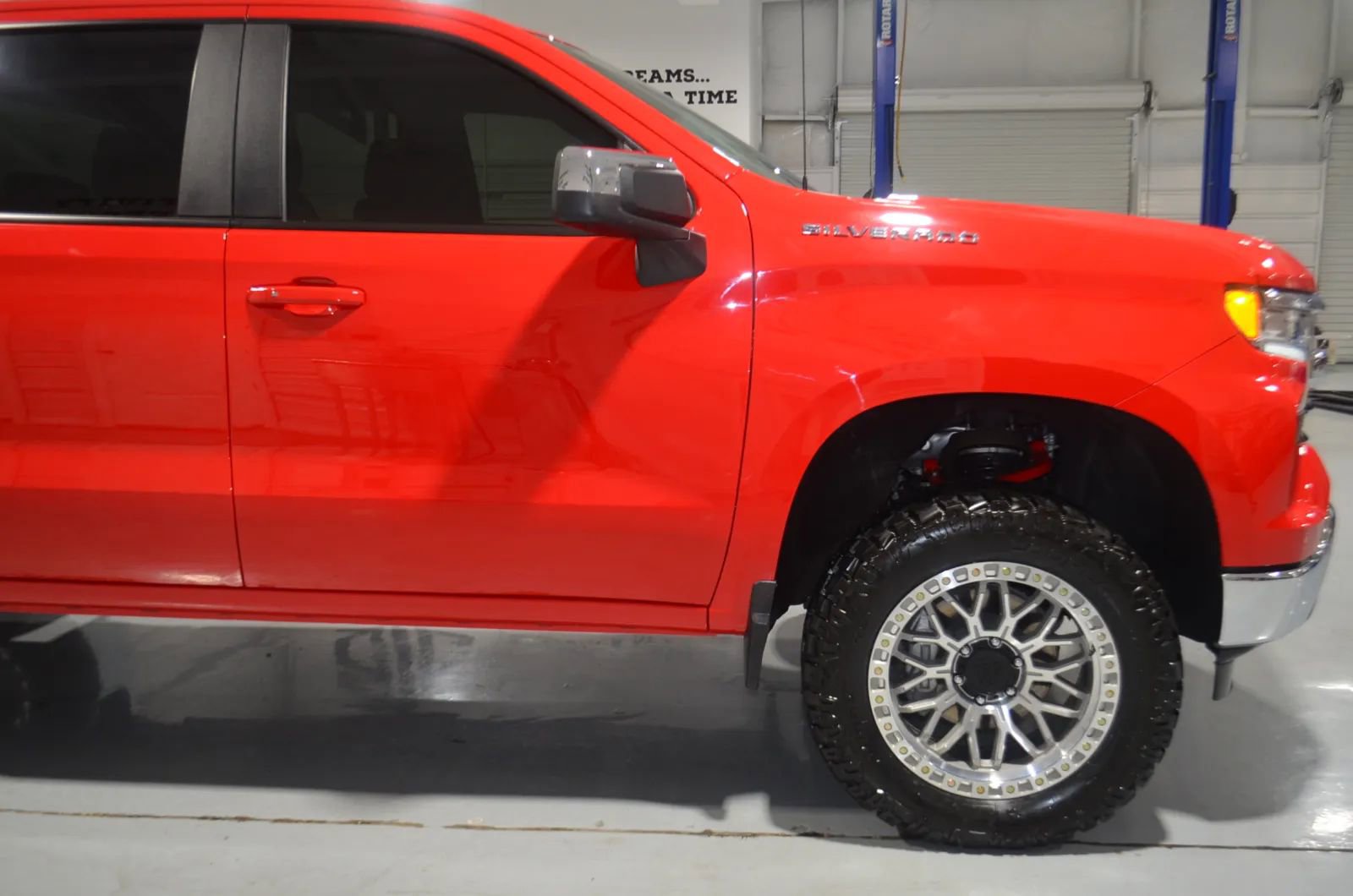 Used 2025 Chevrolet Silverado 1500 LT image 7