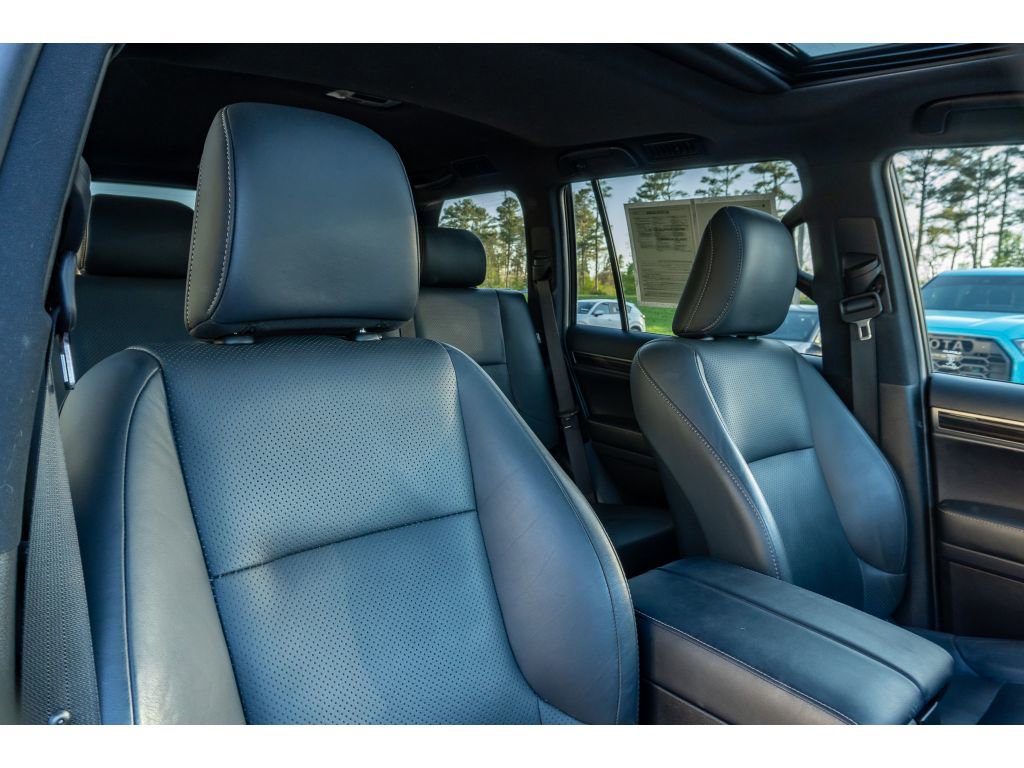 Used 2023 Lexus GX 460 Luxury w/ Accessory Package image 20