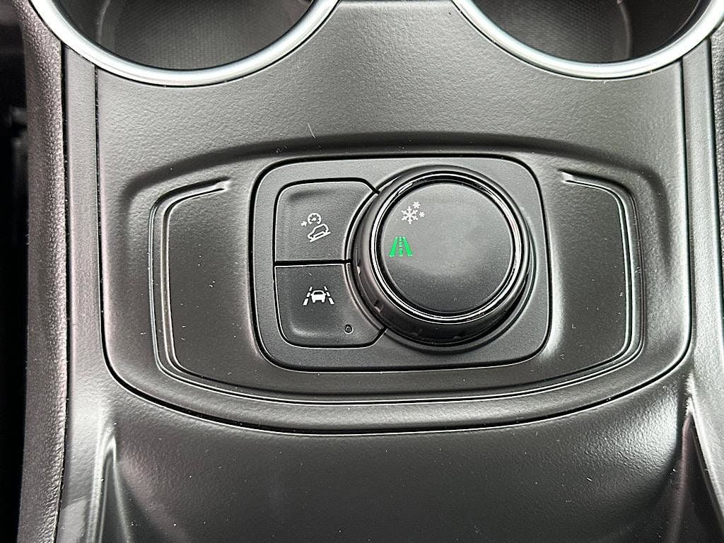 Used 2020 GMC Terrain SLE FWD image 24