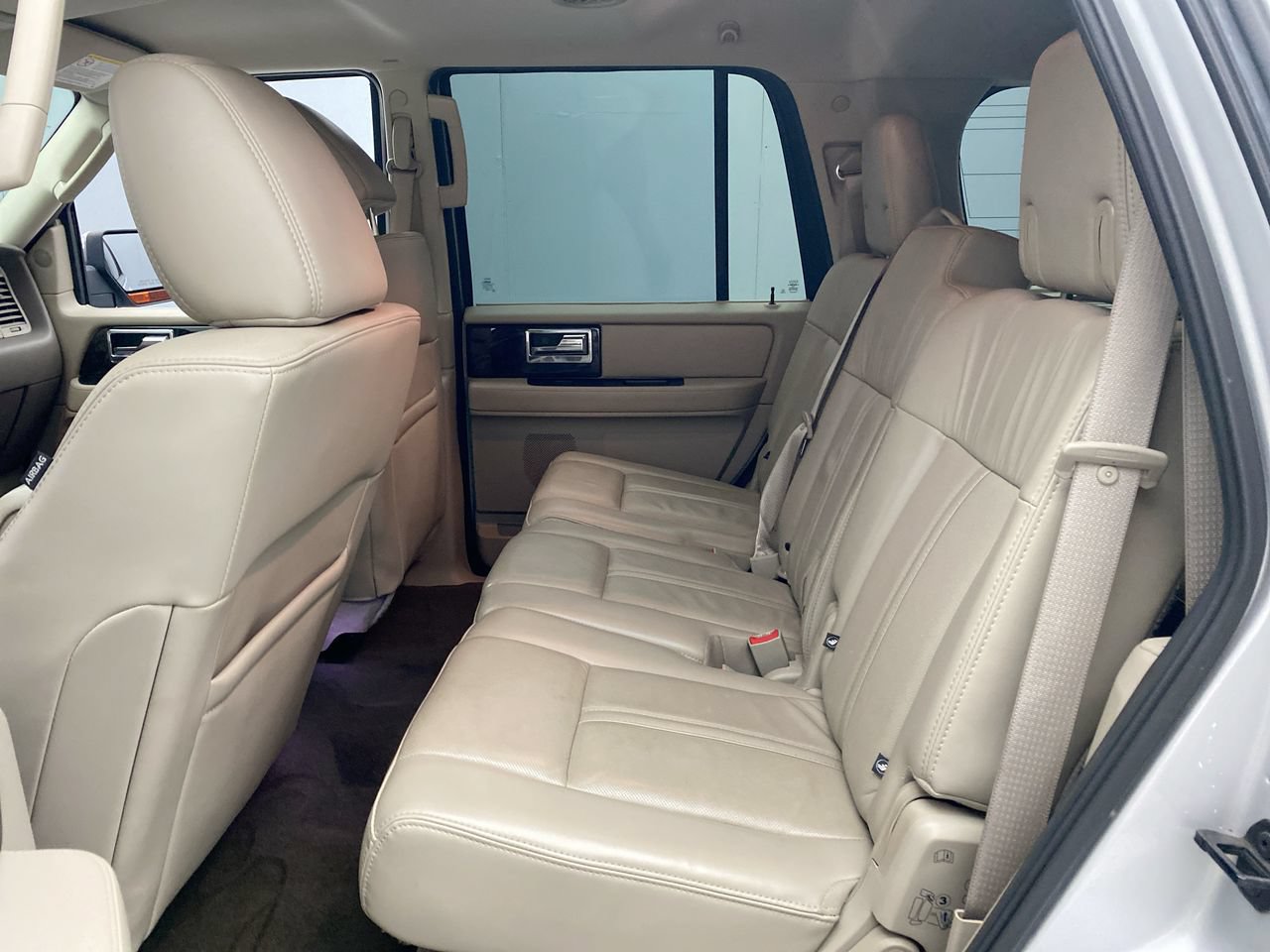 Used 2017 Lincoln Navigator Select AWD/4WD image 23