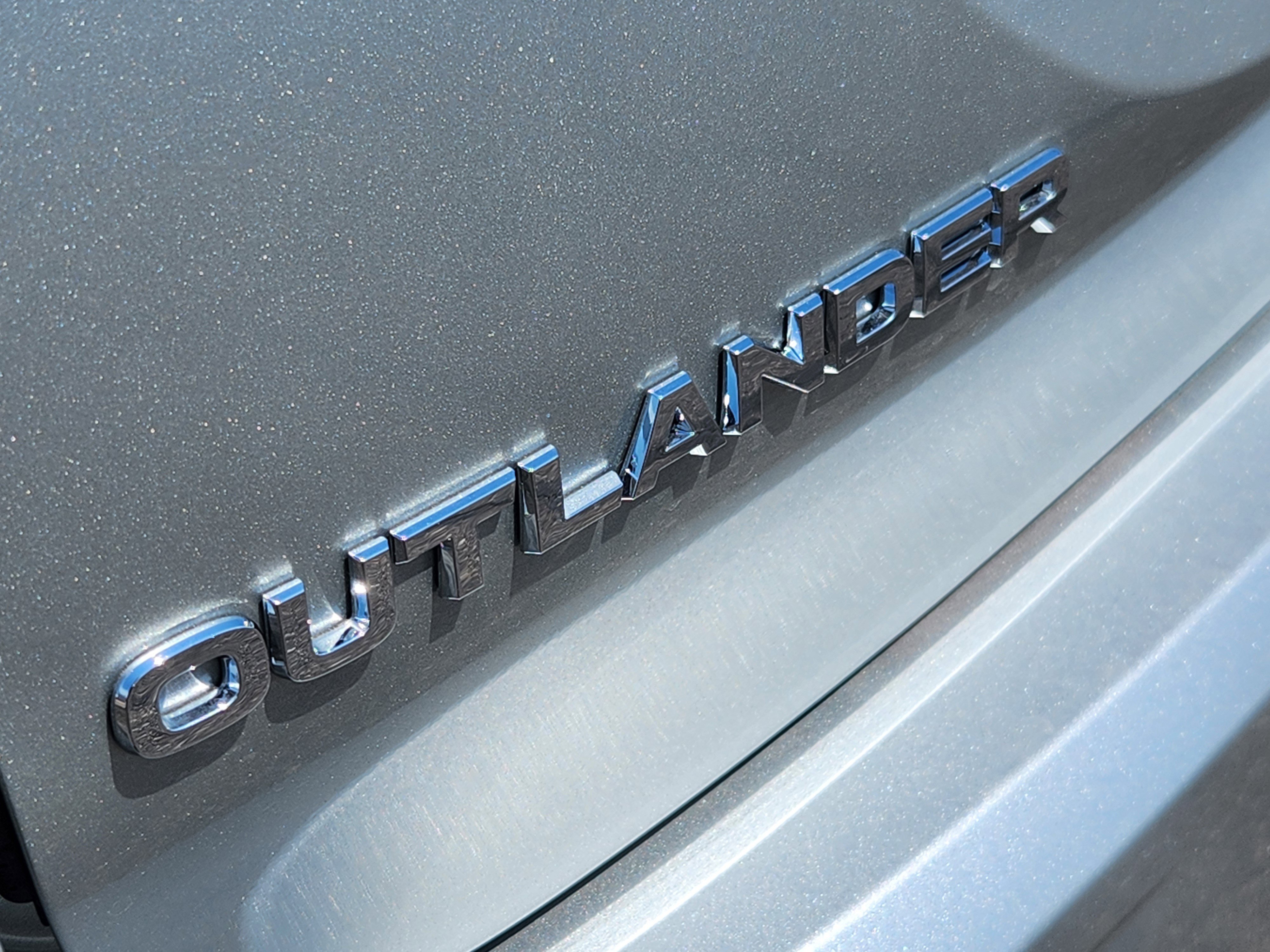 New 2025 Mitsubishi Outlander SE image 12