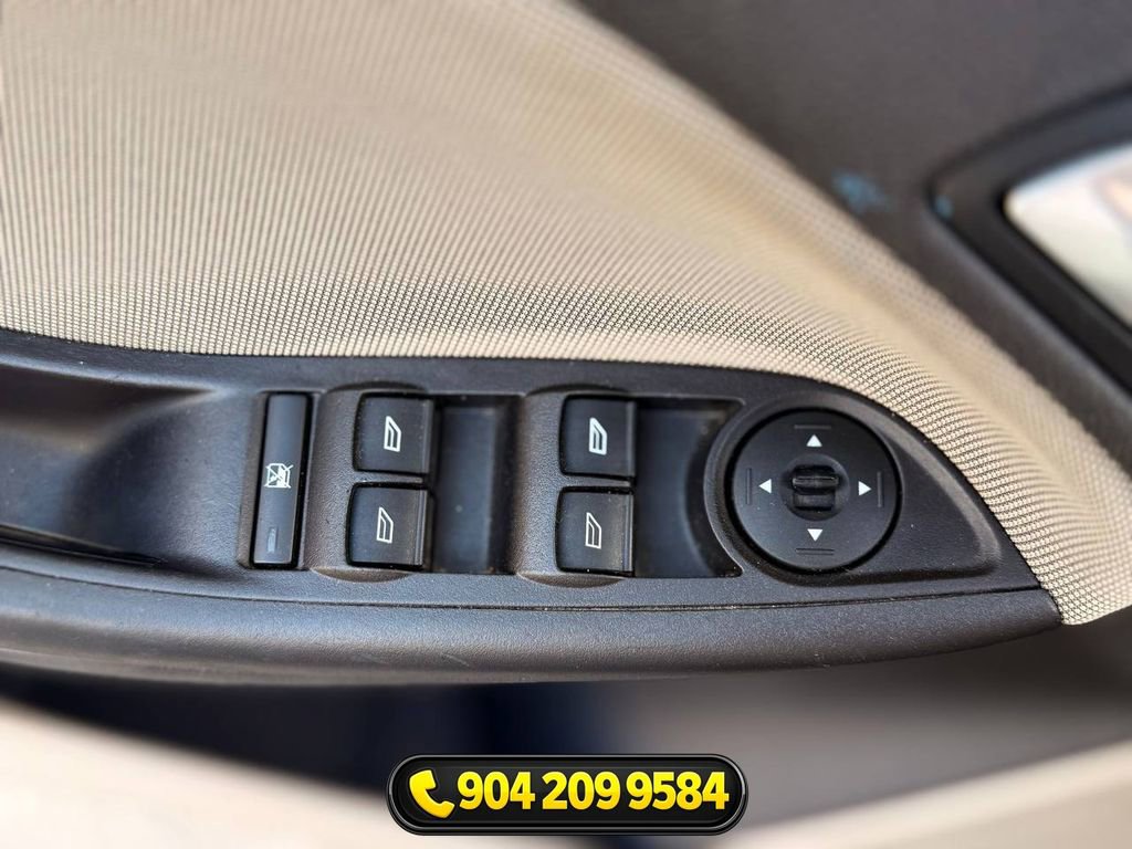 Used 2014 Ford Focus SE FWD image 13