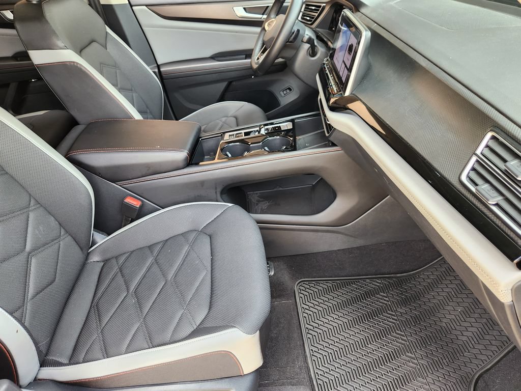 Used 2024 Volkswagen Atlas Peak Edition SE AWD/4WD image 15
