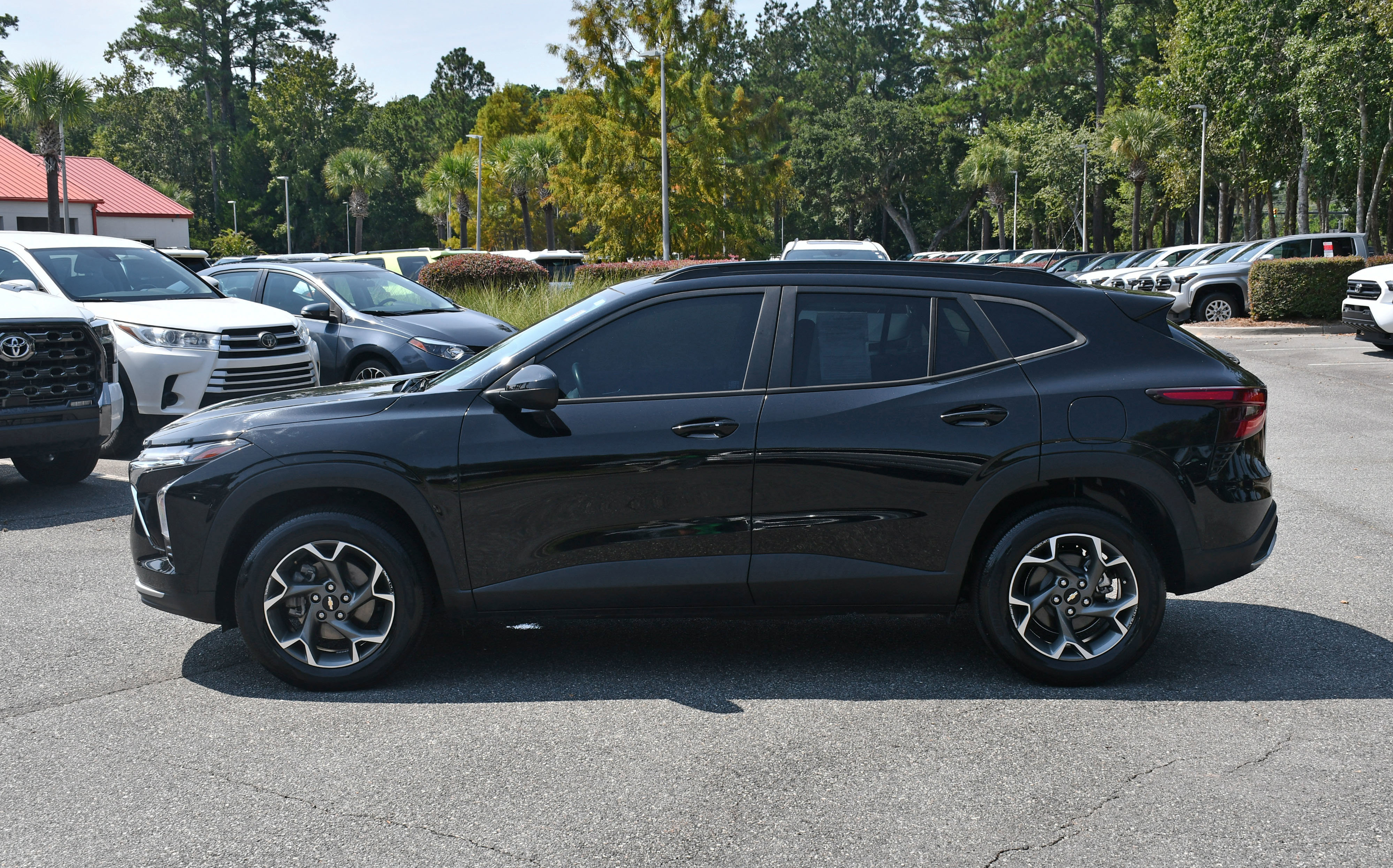 Used 2024 Chevrolet Trax LT w/ Driver Confidence Package image 2