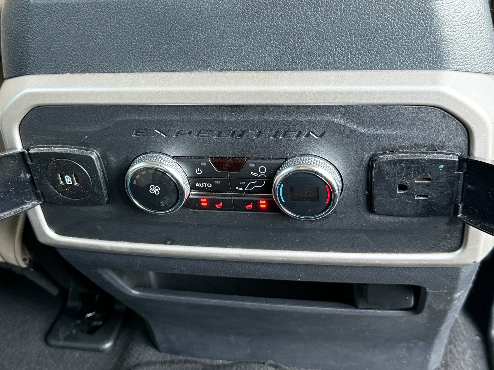 Certified 2024 Ford Expedition Limited image 15