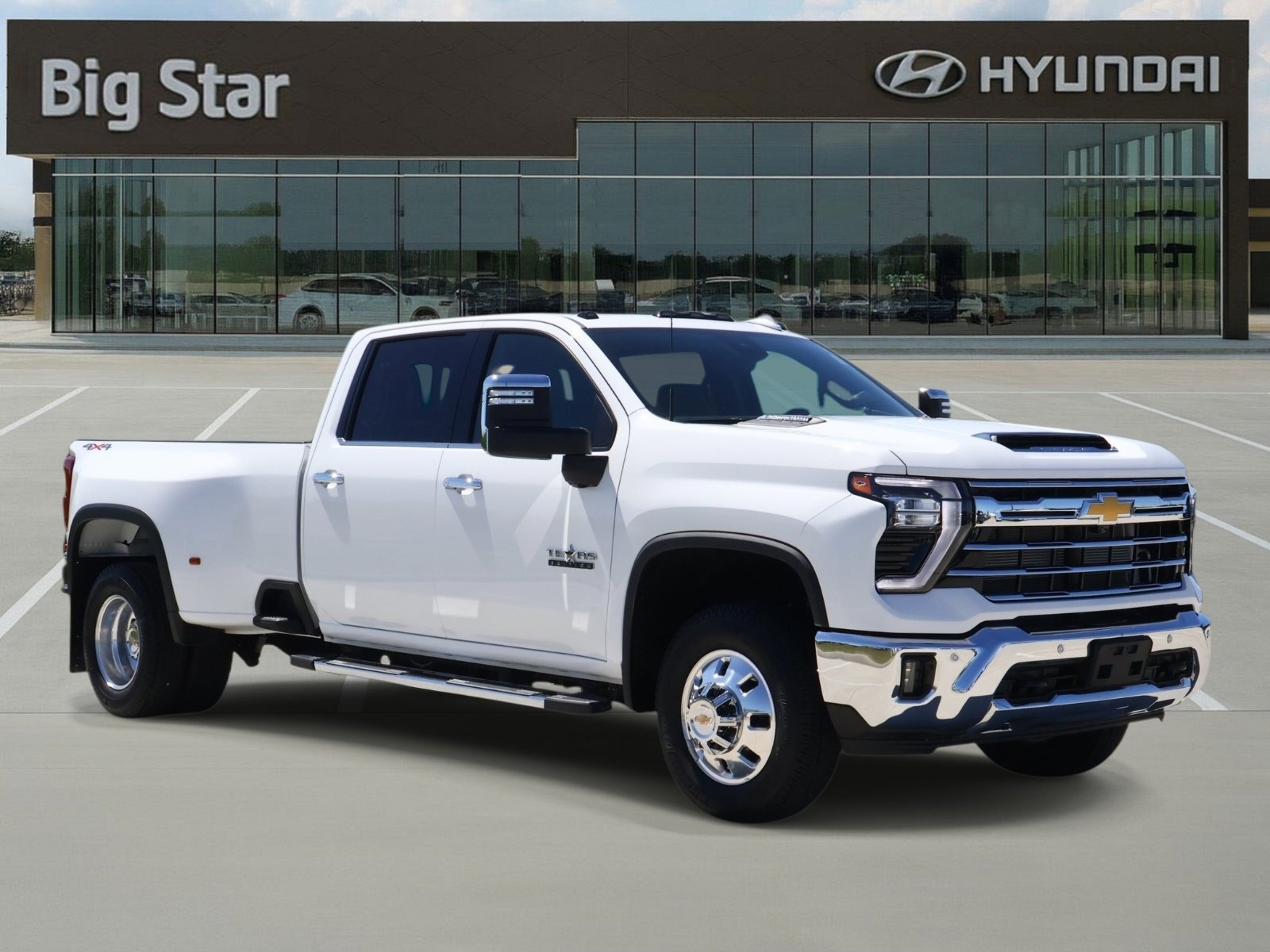 Used 2025 Chevrolet Silverado 3500 LTZ w/ LTZ Texas Edition image 6