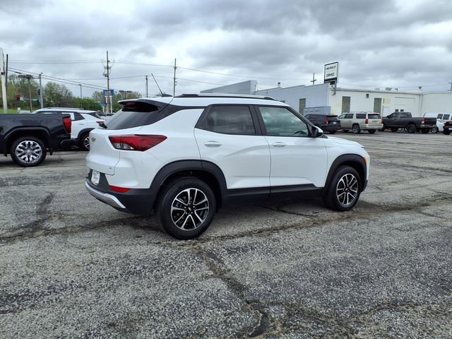 Used 2025 Chevrolet TrailBlazer LT AWD/4WD image 18