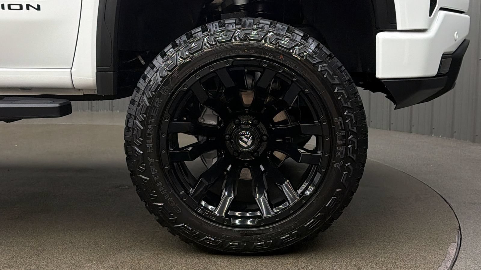 Used 2025 GMC Sierra 1500 Elevation w/ Elevation Premium Package AWD/4WD image 9