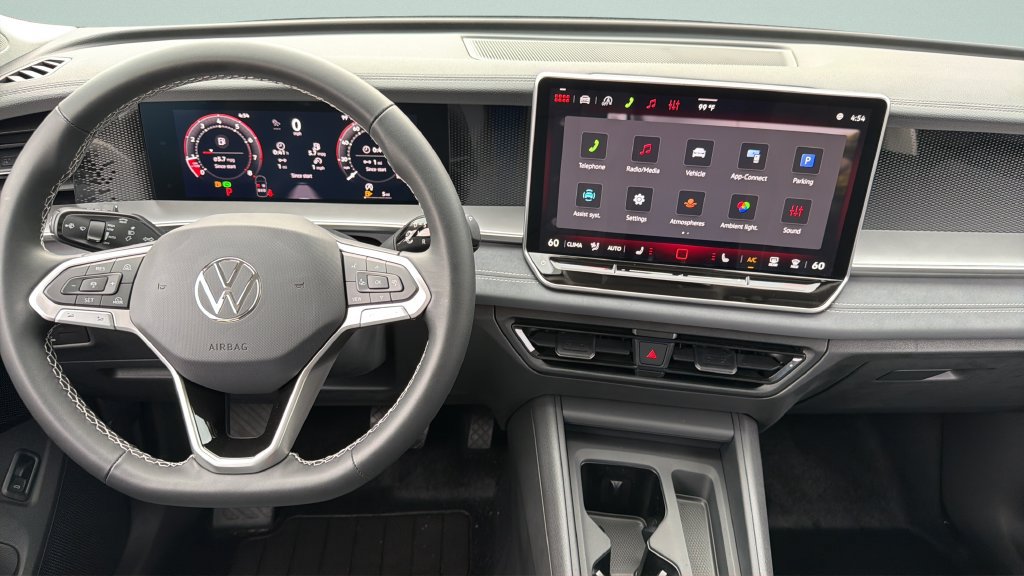 New 2026 Volkswagen Tiguan SE FWD image 18